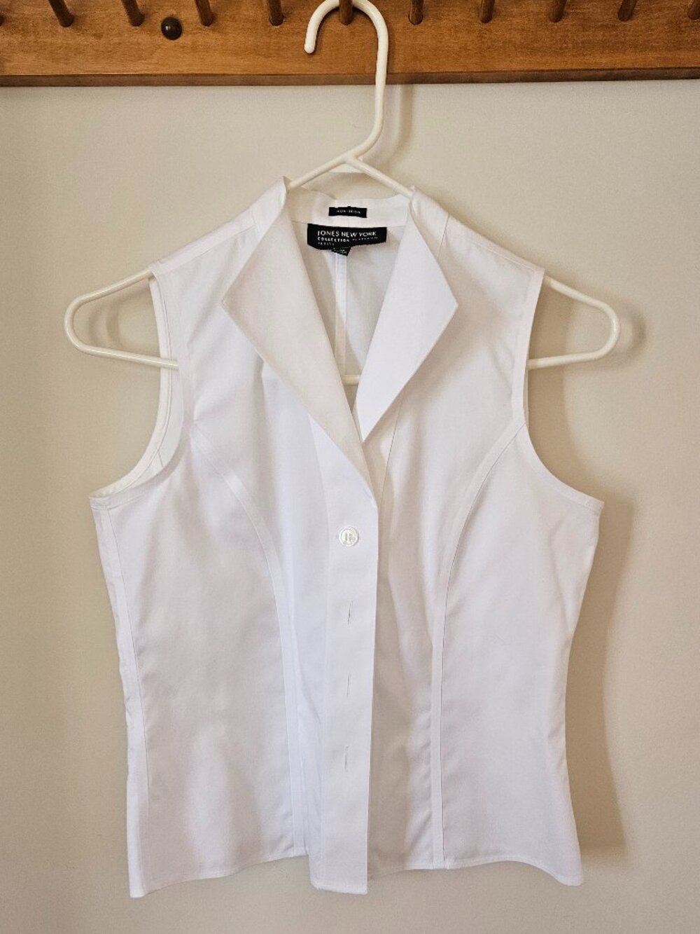 Jones New York White Sleeveless Top - Size 2p